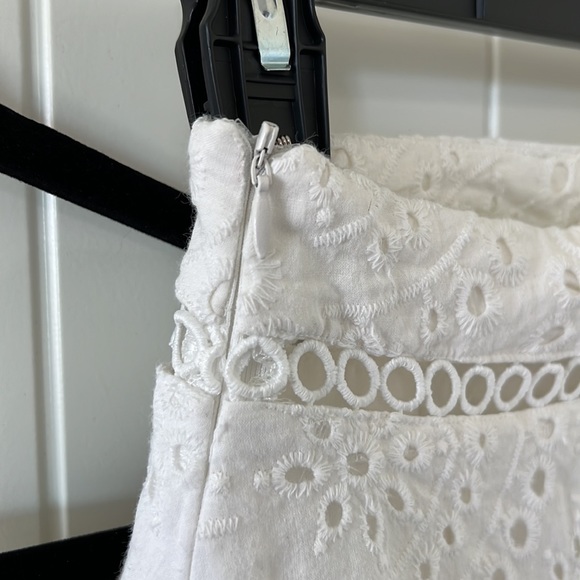 A beautiful 2 piece set Small. The top is a bra top and a high-low skirt. - Picture 5 of 6